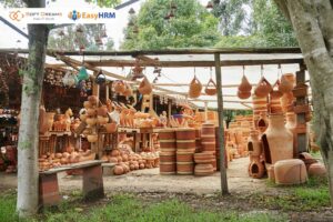 Với quy mô lớn, việc theo dõi hiệu suất làm việc của từng bộ phận, từng công nhân trở nên khó khăn