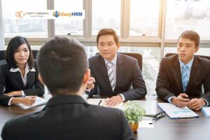 Trao đổi với ứng viên về công việc