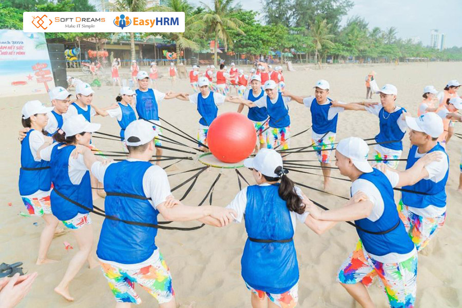 Các trò chơi team building ngoài trời 