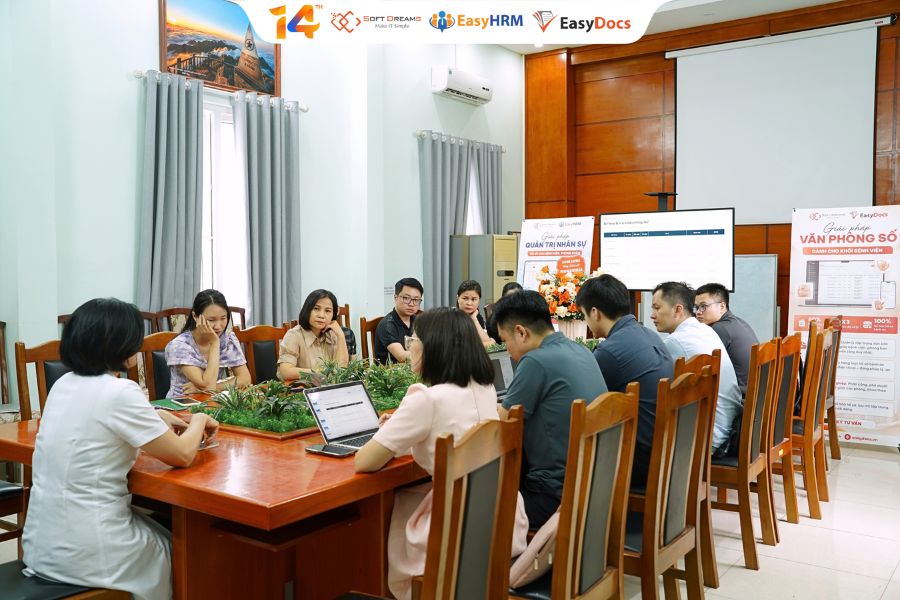 Buổi làm việc diễn ra trong không khí nghiêm túc